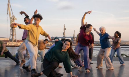 découvrez l'association la petite pièce à saint-nazaire, qui dynamise la scène locale avec une danse contemporaine inclusive et ouverte à tous les niveaux.
