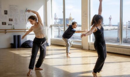 plongez pendant trois jours au cœur du laboratoire de la danse contemporaine à saint-nazaire avec la summer, une immersion unique dédiée à la création et à la performance.