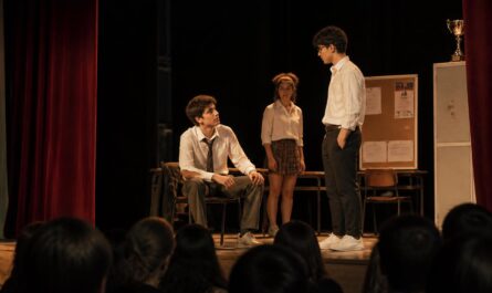 le lycée de nogent-le-rotrou présente sa création théâtrale ce lundi, une soirée culturelle à ne pas manquer pour les amateurs de théâtre et d'art.