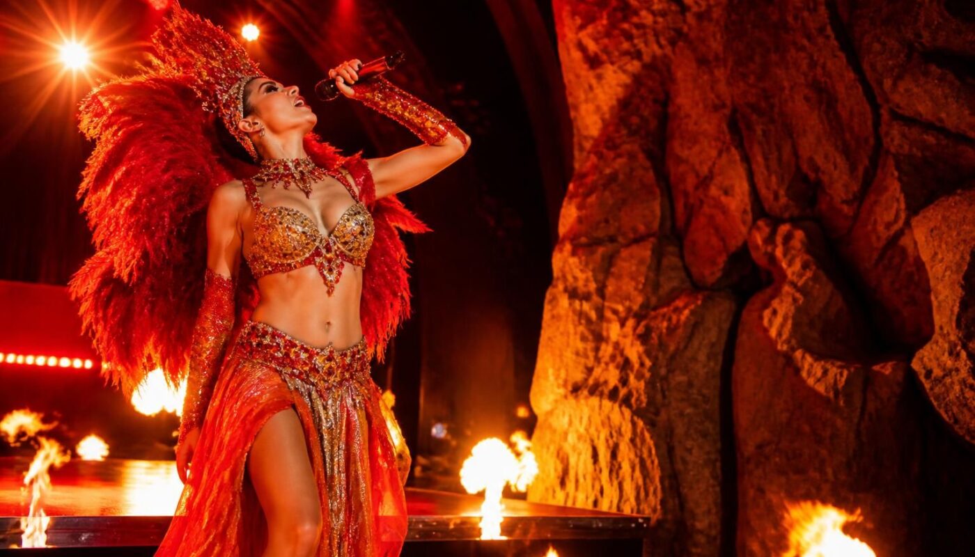 découvrez mado enflammer la scène du côté rocher avec un spectacle de cabaret flamboyant, alliant talent, énergie et charme inoubliable.